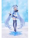 Snow Miku en tenue bleue hivernale sur son socle flocon translucide.