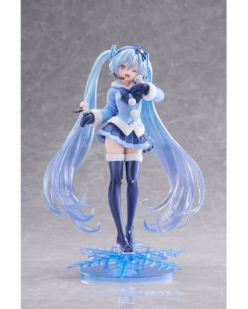 Vue complète de la figurine Snow Miku AMP+ et de son socle bleu translucide.