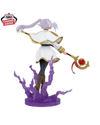Vue arrière de la figurine Frieren EFFECTREME avec ses couettes argentées et ses effets magiques violets.