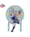 Figurine Himmel Glasscape Banpresto avec cape et panneau circulaire turquoise.