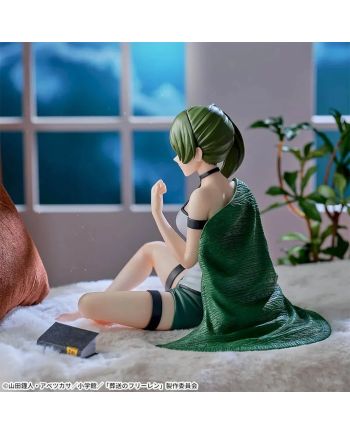 Vue latérale de la figurine Übel Yumemirize mettant en valeur les détails de la couverture.
