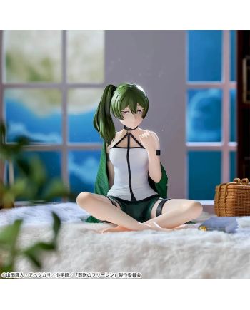 Figurine Übel Yumemirize en tenue décontractée, mise en scène dans une chambre.