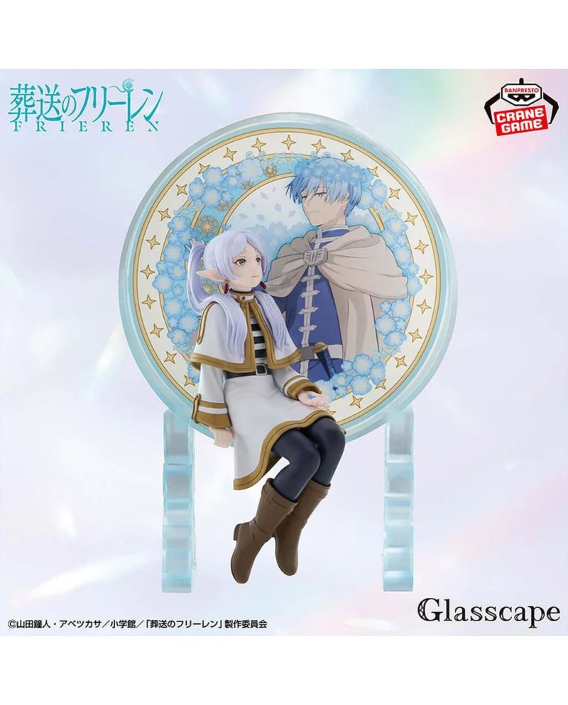 Figurine Frieren II Glasscape de Banpresto, avec décor circulaire fleuri et illustration de Himmel.