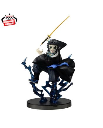 Vue de face de la figurine Kaigaku Demon Slayer avec katana doré et éclairs bleus.