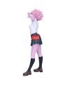 Vue trois quarts arrière de la figurine Mina Ashido et de sa tenue scolaire.