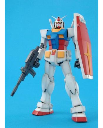 GUNDAM - MG 1/100 Gundam RX-78-2 ver.2.0 - Model Kit - 18cm - vue de face