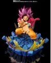 Figurine Bandai Tamashii Nations Son Goku Super Saiyan 4 vue de profil